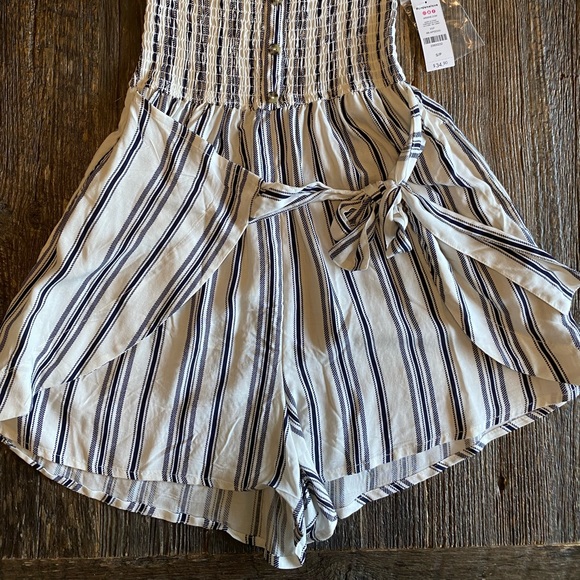 NWT Romper ✨ - Picture 2 of 3